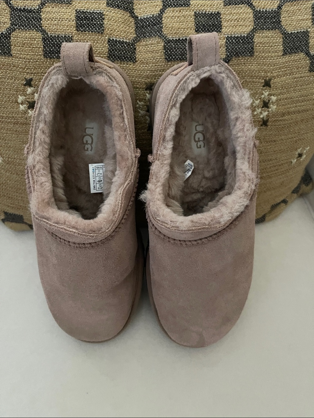 UGG Women's Suede Slip-On Slippers in Rocky Oak Wore once - Picture 5 of 9